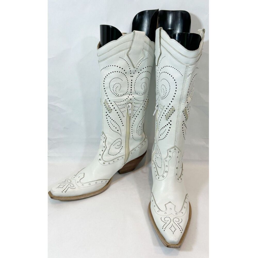 BCBGIRLS White Leather Cowgirl Boots Size 5.5-6 Bohemian Western